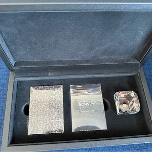 Ambassador Elite black box w 2 playing card decks & giant dice